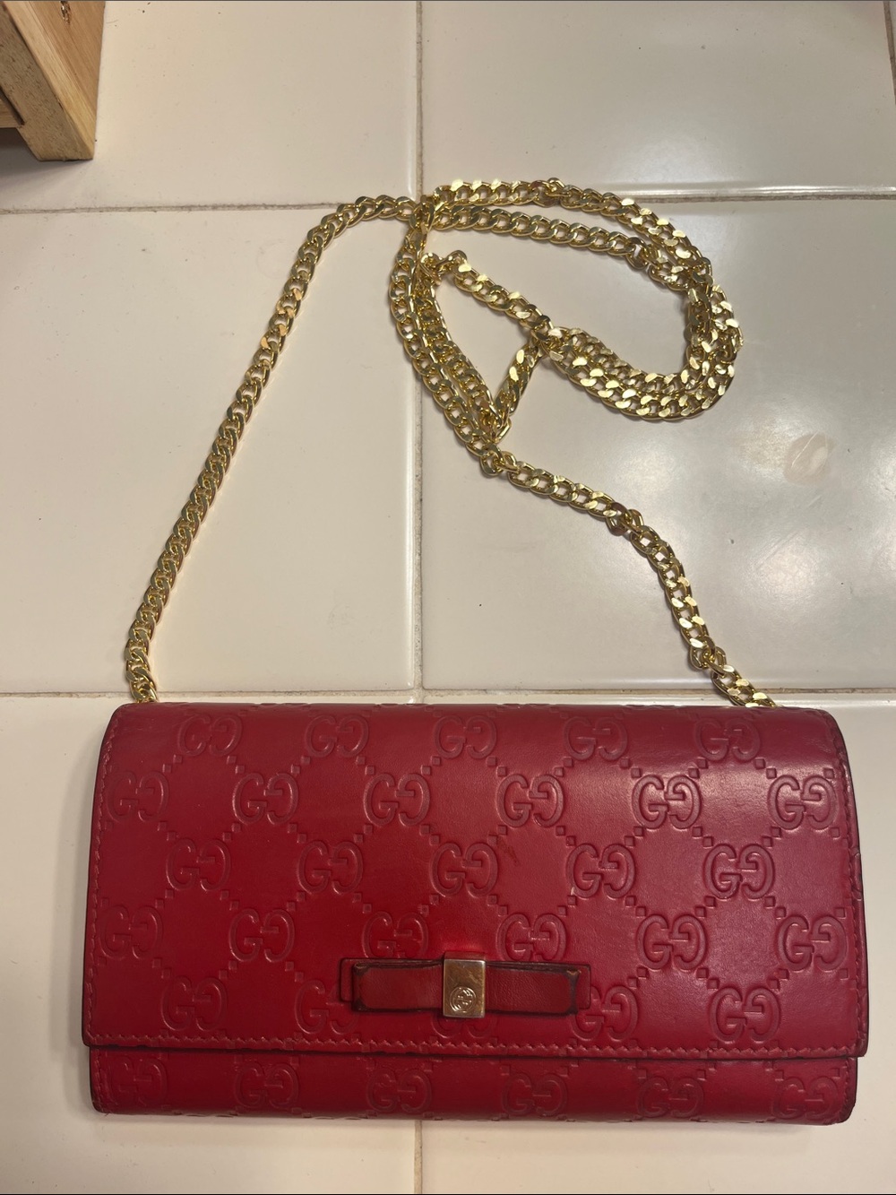 Gucci Guccissima Continental wallet with a bow detail and gold-tone